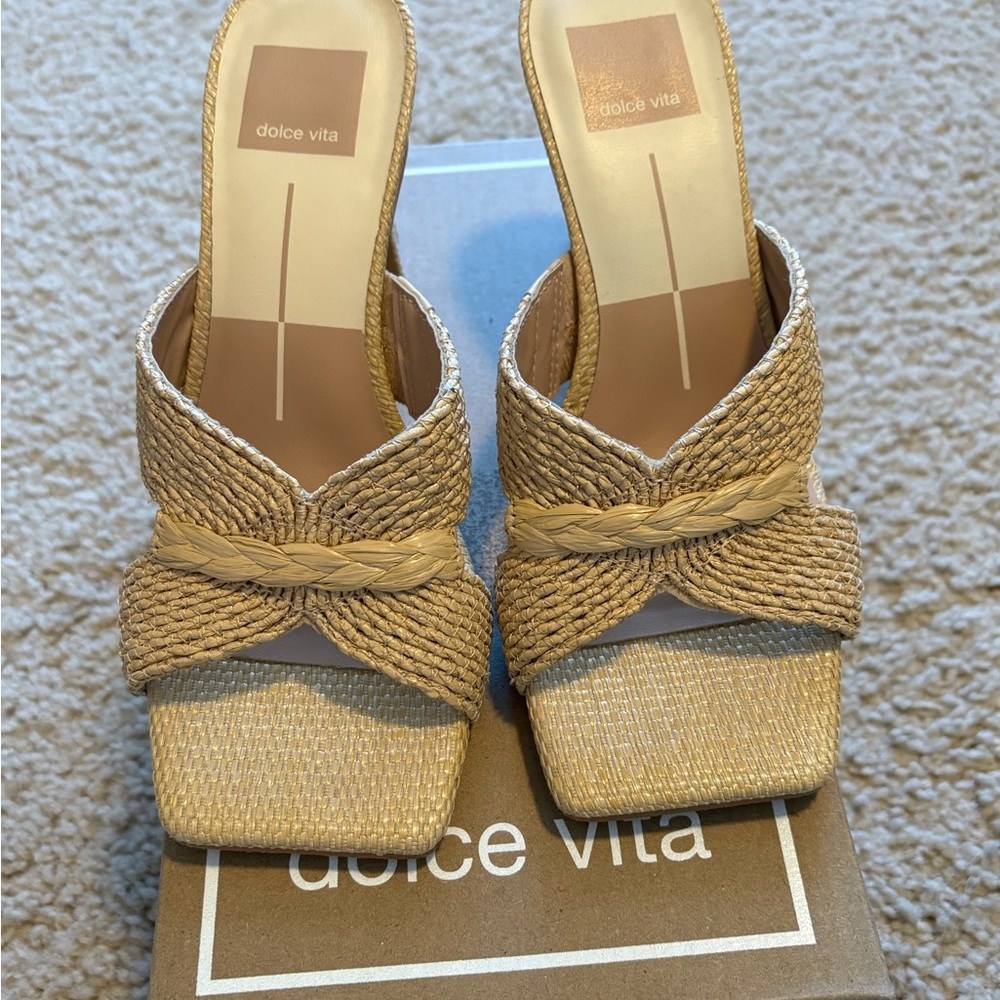 Dolce Vita Women's Beige Woven Sandals